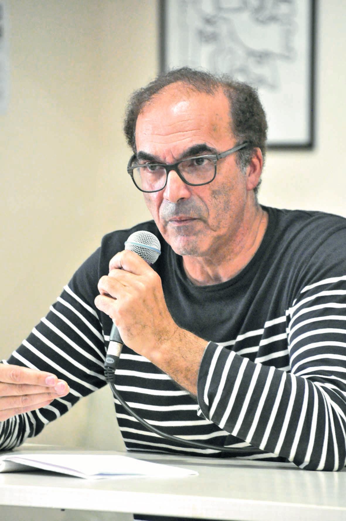 Hamid Mokaddem, auteur de l’ouvrage Yeiwene Yeiwene, construction et révolution de Kanaky (Nouvelle-Calédonie), est venu présenter son travail visant, entre autres, à démontrer que Yeiwene Yeiwene était un homme politique majeur. Son auditoire était déjà 