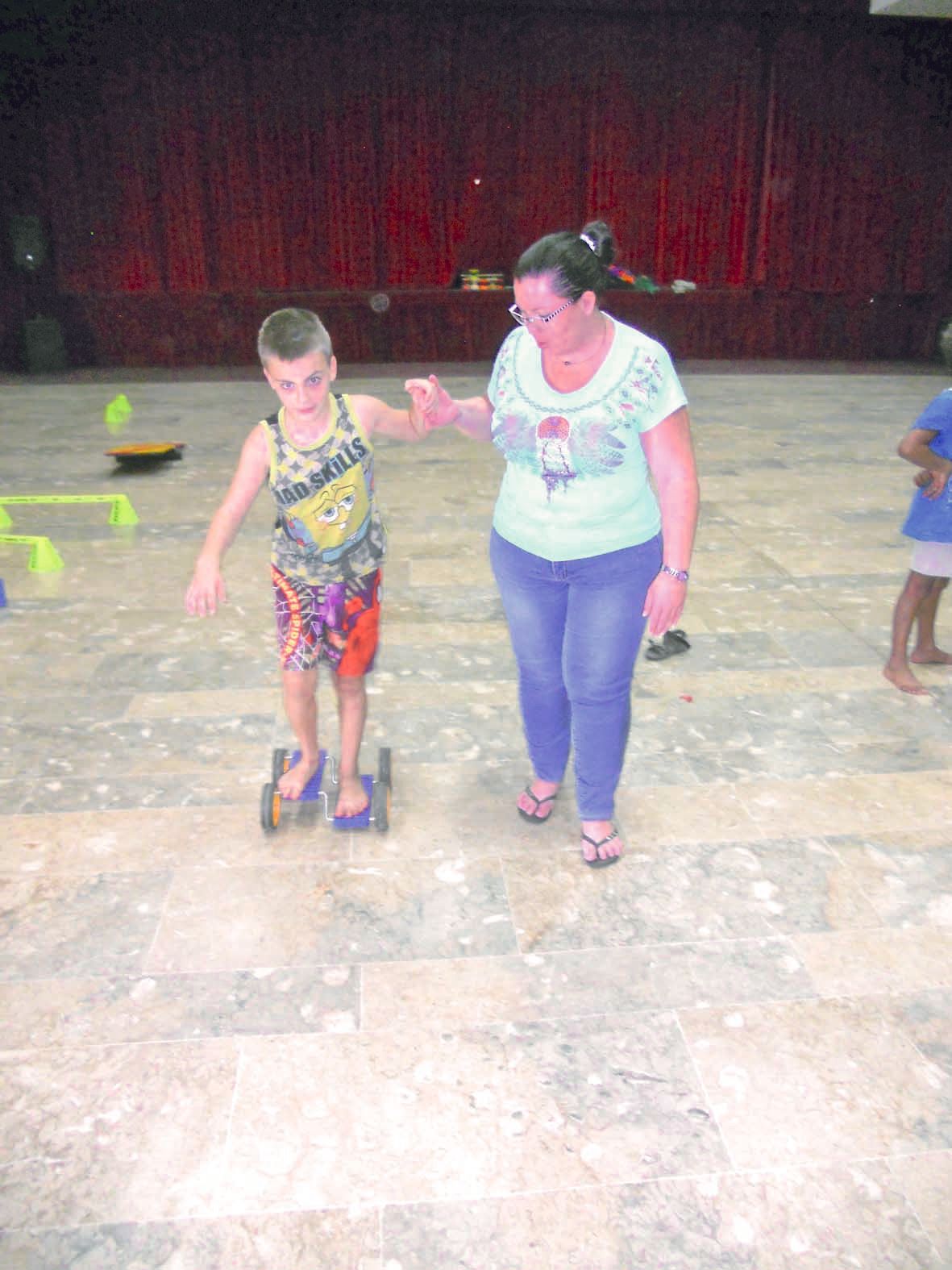 La présence du Chapitô a permis aux vacanciers de s’initier aux arts du cirque tout en voyant des professionnels à l’œuvre à l’occasion des spectacles.