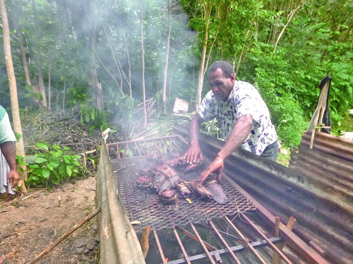 Un fumoir a été réalisé pour l’occasion. Les anguilles y ont été préparées pendant près de cinq heures.
