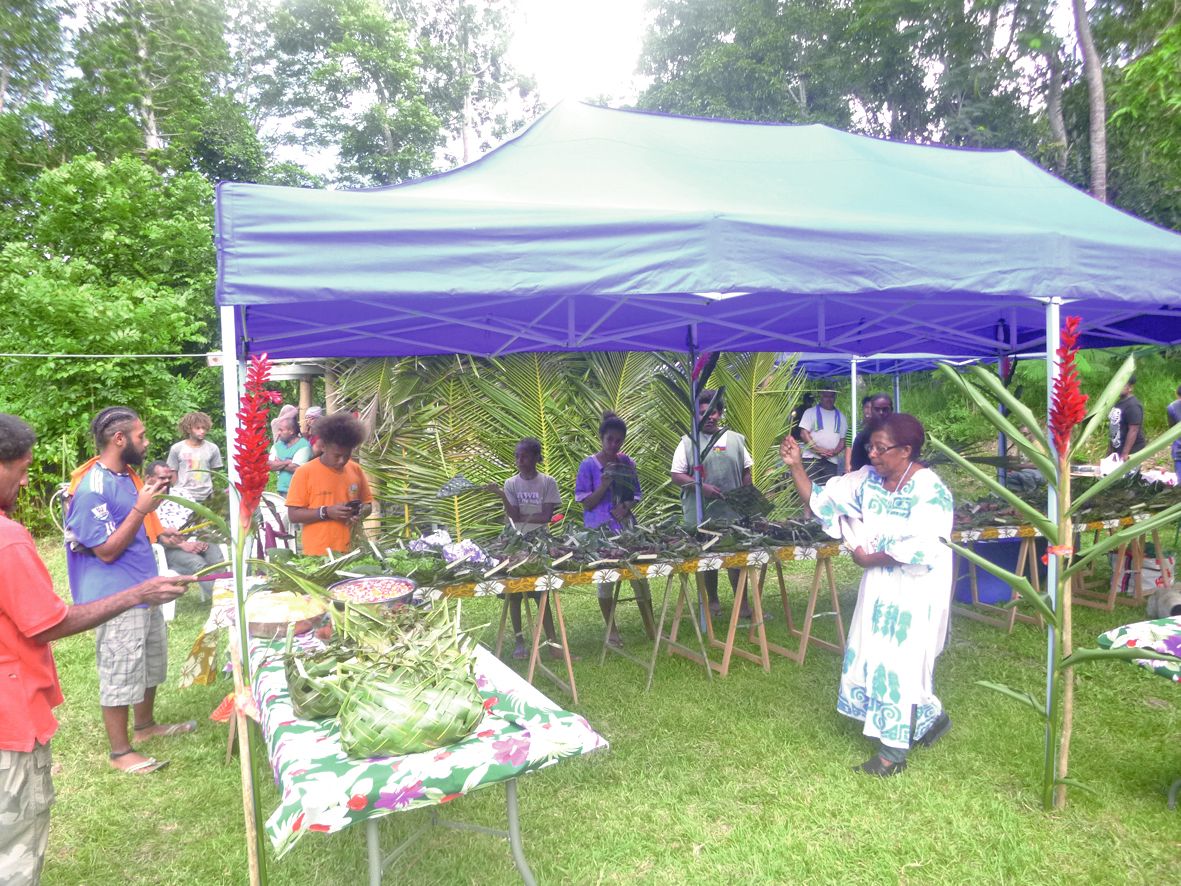 Avant d’être servi, le repas a été béni par Apolline, la catéchète de Moindou.