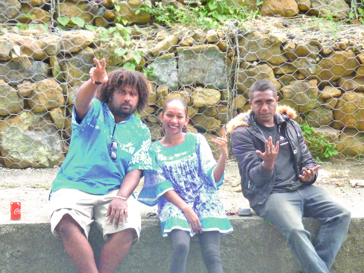 L’événement a été mis en place par l\'association jeunesse de Cöö (AJC), dont font partie (sur notre photo) Sagato, Djoyce et Léo, le président. Créée en début d’année 2018, l’AJC a la volonté de fédérer les jeunes autour d’actions sociales, sportives, cu