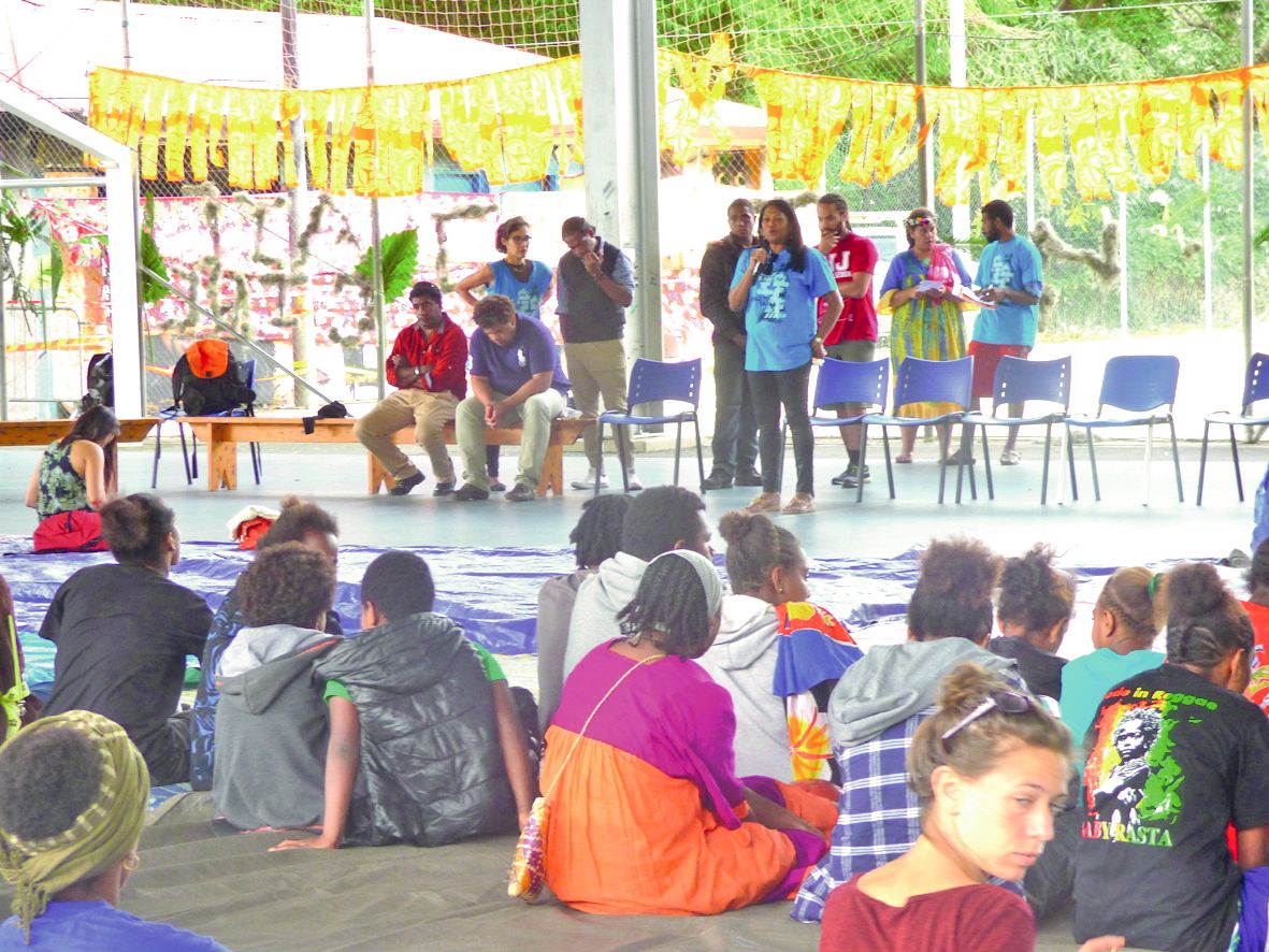 Jean-Patrick Toura, le maire, et Marie-Françoise Hmeun, élue de la province Sud, ont encouragé les jeunes dans leurs actions. Une présence et des paroles qui ont fortement plu aux jeunes.
