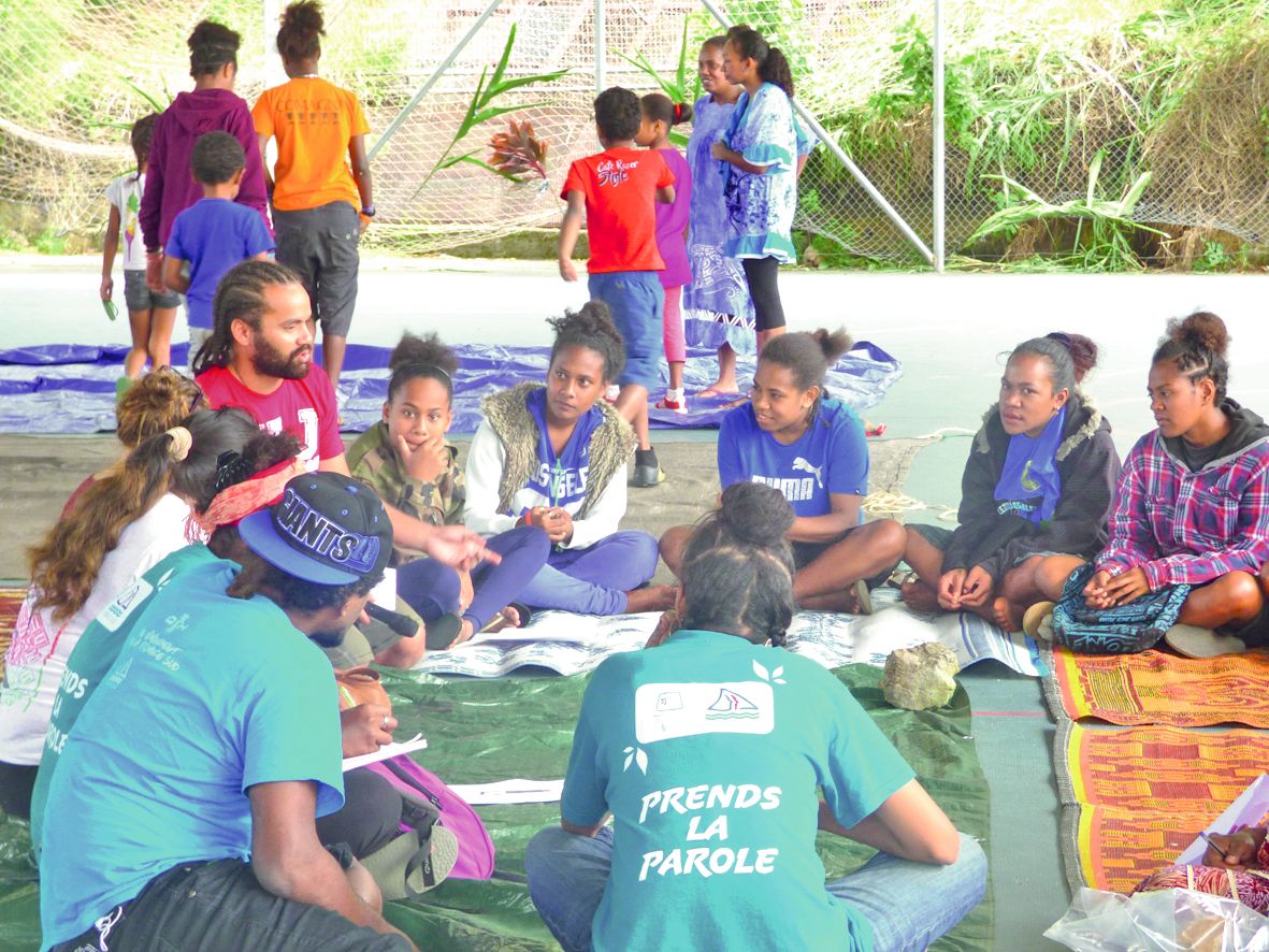 Warren Naxue, président du Comité jeunesse de Nouvelle-Calédonie (CJNC), a animé lui-même l\'atelier Exclusion.