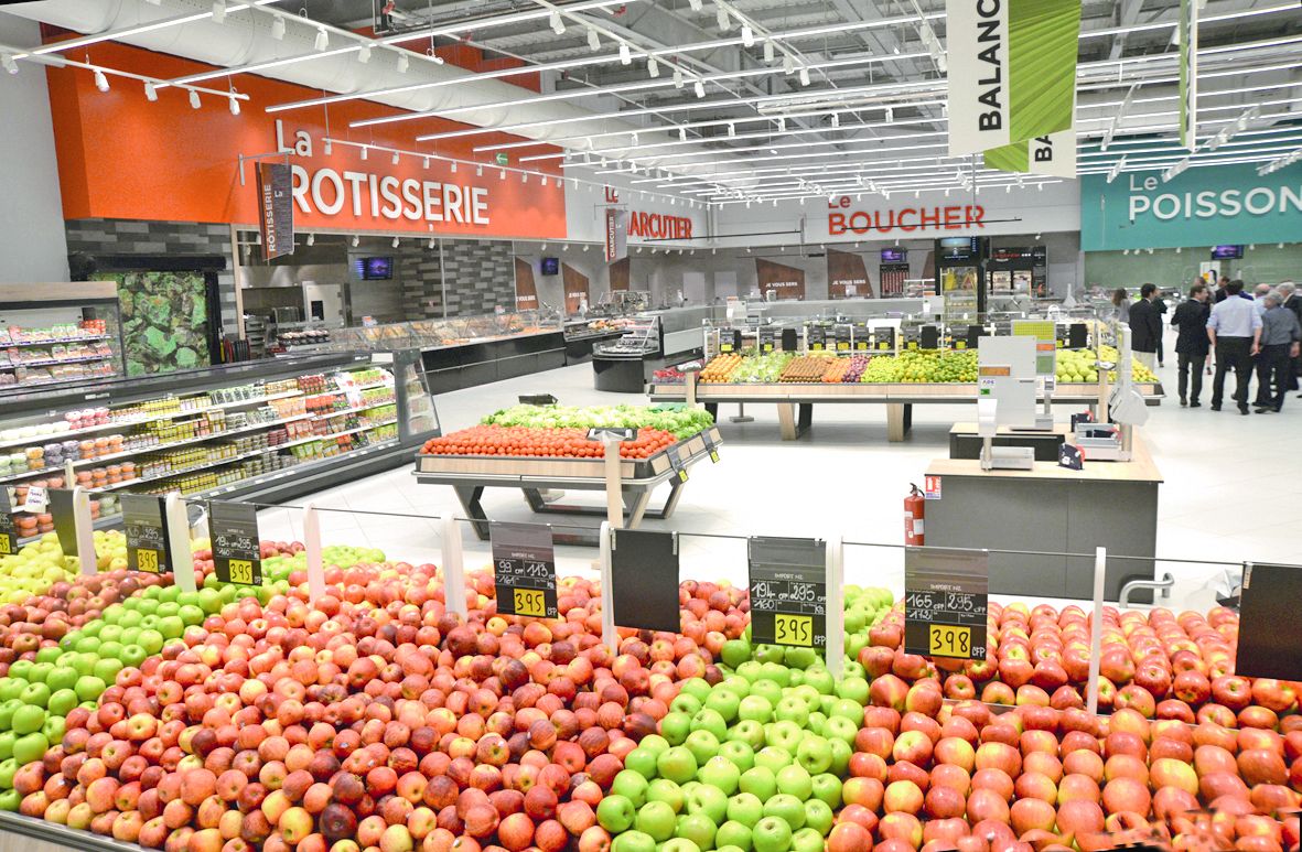 Géant a beaucoup misé sur son « espace marché » au fond du magasin, et sur les lignes à services qui y sont associées.