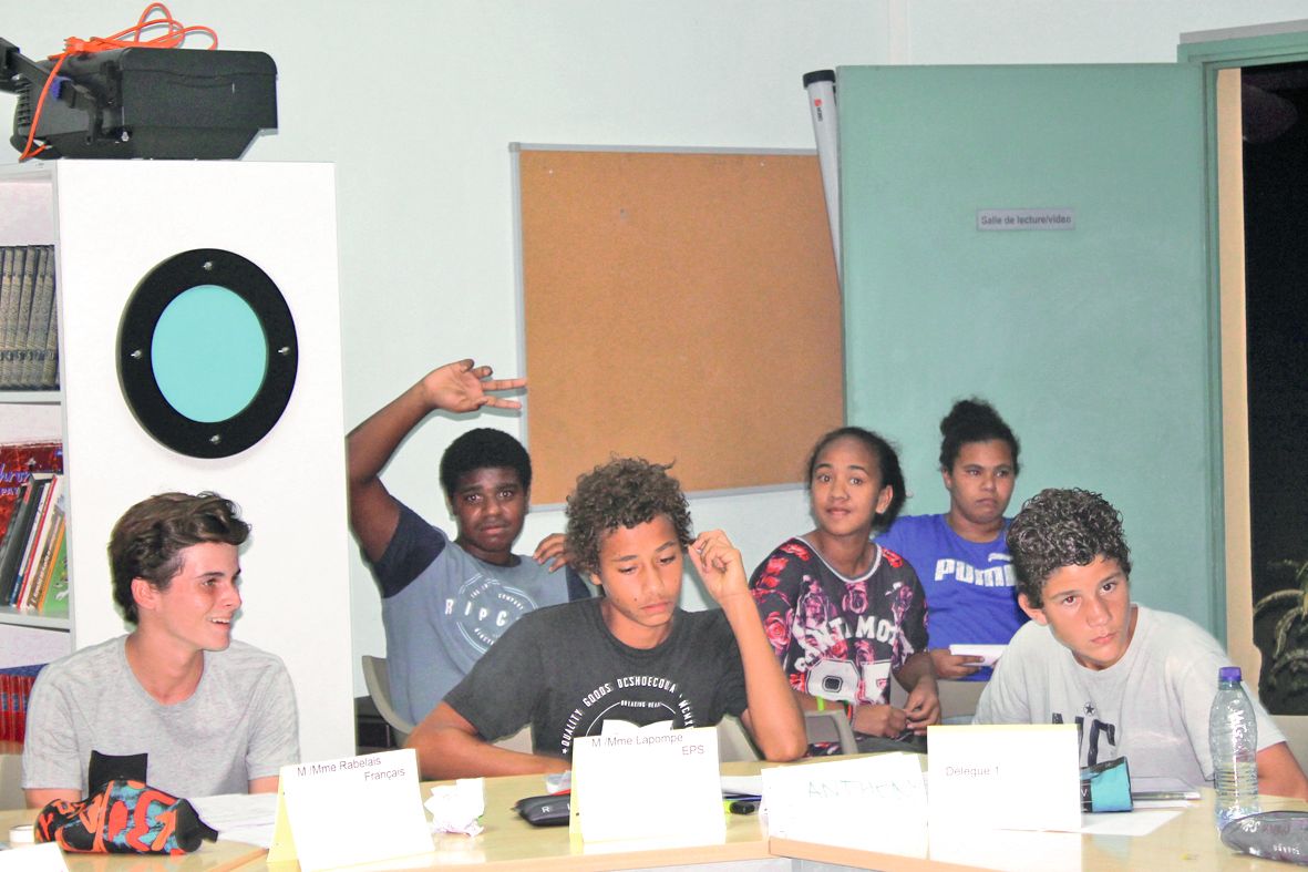 Avec l’aide des intervenants, les jeunes élus ont appris à préparer consciencieusement leur conseil de classe et à prendre la parole au cours de celui-ci.
