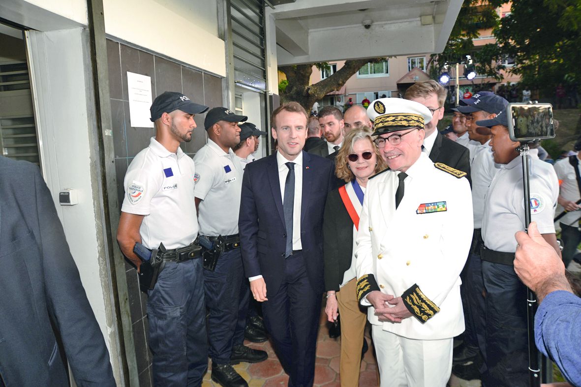 Le chef de l’Etat a eu l’occasion de découvrir où serait installée la police de sécurité du quotidien. Nouméa est la seule ville ultramarine à bénéficier de ce dispositif, mis en place en septembre avec le renfort de quinze policiers.