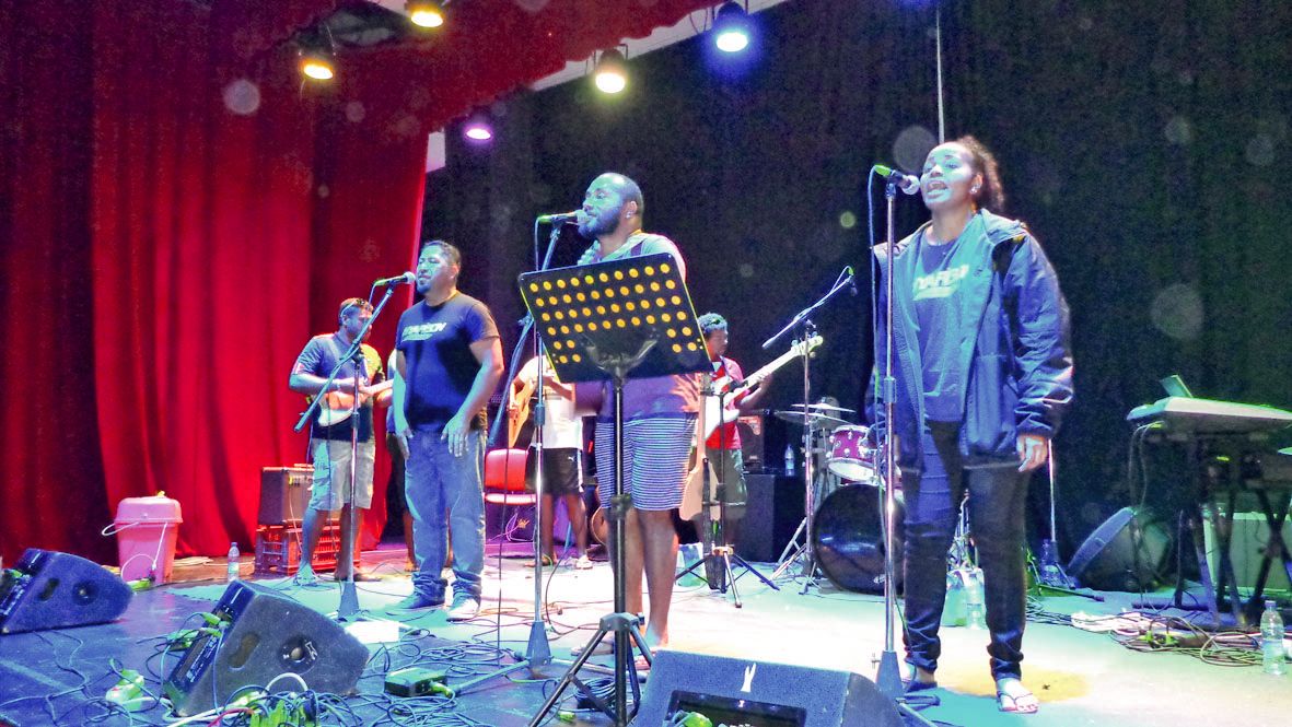 L’association Toô-Na-Mê a organisé  le soir un concert  au centre socioculturel avec le groupe Hyarison et DJ Jack Side, au profit des jeunes musiciens  de la commune.