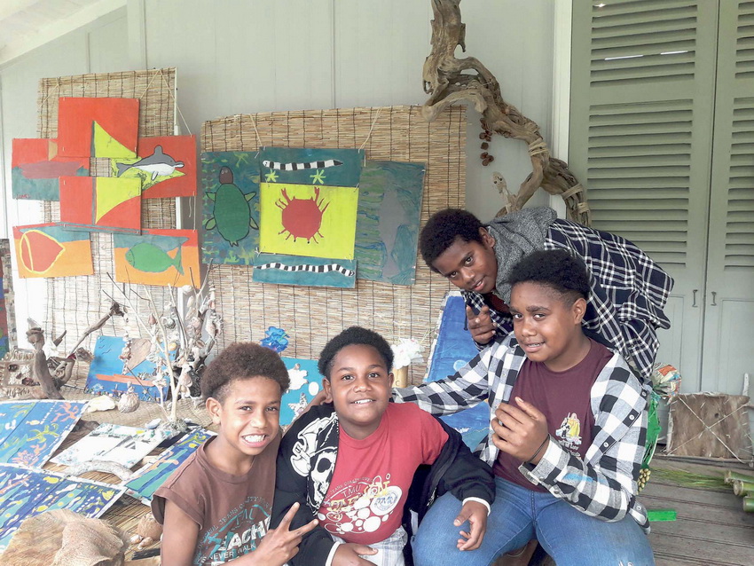 Plus de 300 visiteurs se sont déplacés, malgré le temps maussade, pour admirer l\'exposition des enfants de la commune sur la mer (notre photo), pour déguster les plats du concours culinaire à base de fruit de mer, ainsi que pour apprécier les prestations