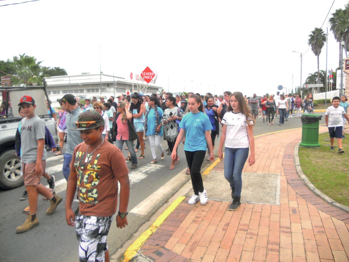 Les jeunes étaient présents en grand nombre, ils ont marché pour leurs grands-mères.