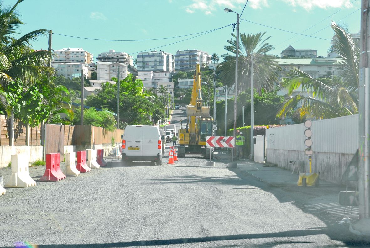 La rue du CommandantRivière est rouverte à la circulation avec une