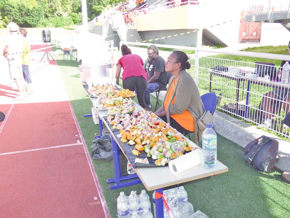 Après l’effort, les coureurs ont pu profiter d’une collation composée de fruits frais.