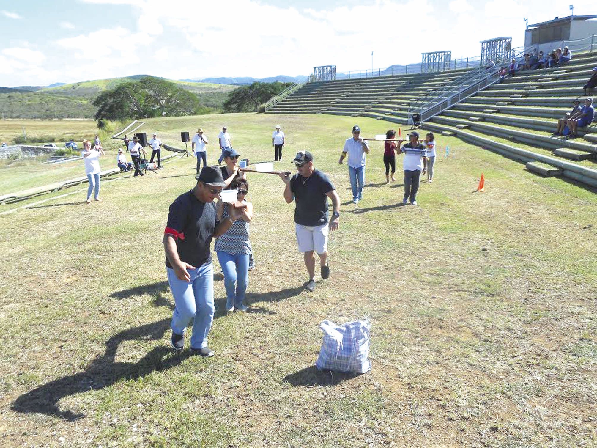 Yves Mermoud, président de l’association Témoignage d’un passé, et les membres de l’association ont organisé des jeux, sur le site des gradins du fort où se déroule le spectacle son et lumière.