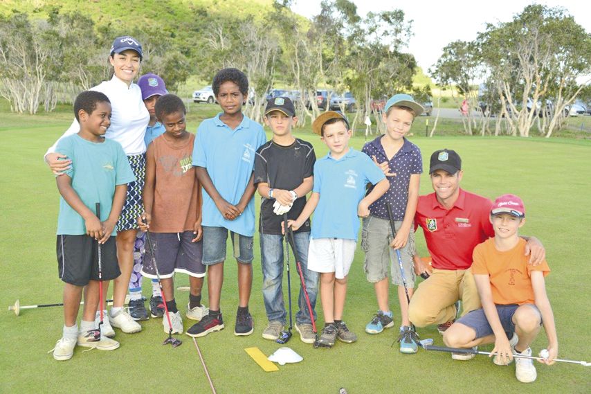 Pour leurs premières balles, les golfeurs en herbe ont côtoyé des professionnelles comme Victoria Fricot, une des joueuses australiennes présentes au tournoi international féminin.