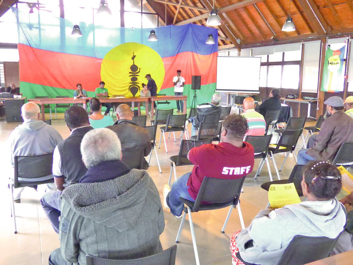 Le comité nationaliste et citoyen Ne Drehu a tenu sa réunion vendredi au faré de la province.Photo M.G.