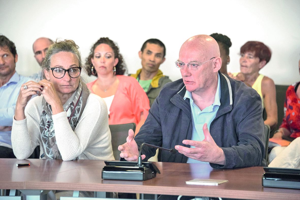Pascale Klotz, directrice des finances du CHT et le Dr Mathieu Debauchez de l’IMM. Photo Julien Cinier