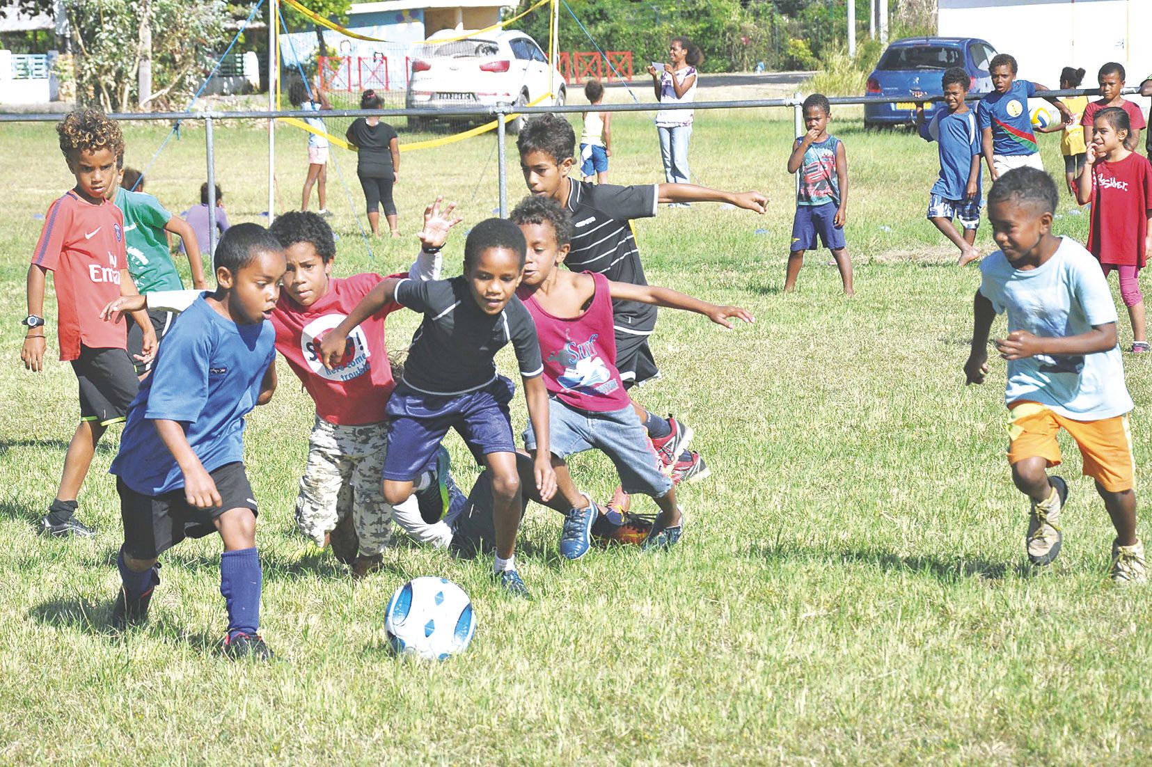Dans la catégorie des 7/9 ans en football, les équipes de Mavou et de l’Etoile de Poum, au cours de cette rencontre, se sont séparées sur un score de 2 à 2. Respectivement classées première et seconde, elles se sont qualifiées pour les finales du district