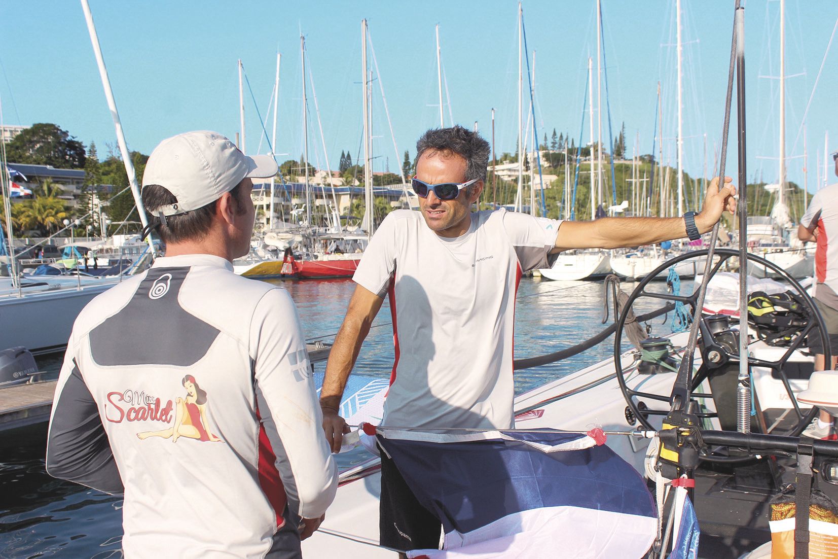 Franck Cammas (à droite), le « joker » français du navire kiwi Miss Scarlet ne connaît presque pas son équipage.Photo T.M.