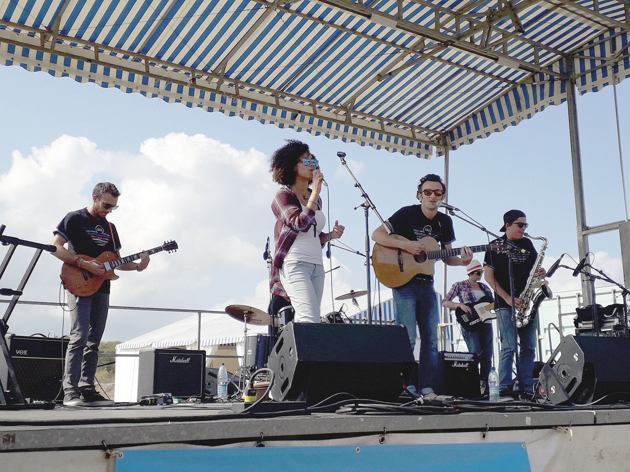 Mana, de Nouméa, un ensemble créé lors d’une rencontre en Nouvelle-Zélande, a proposé différents styles dont du ska et une biguine.