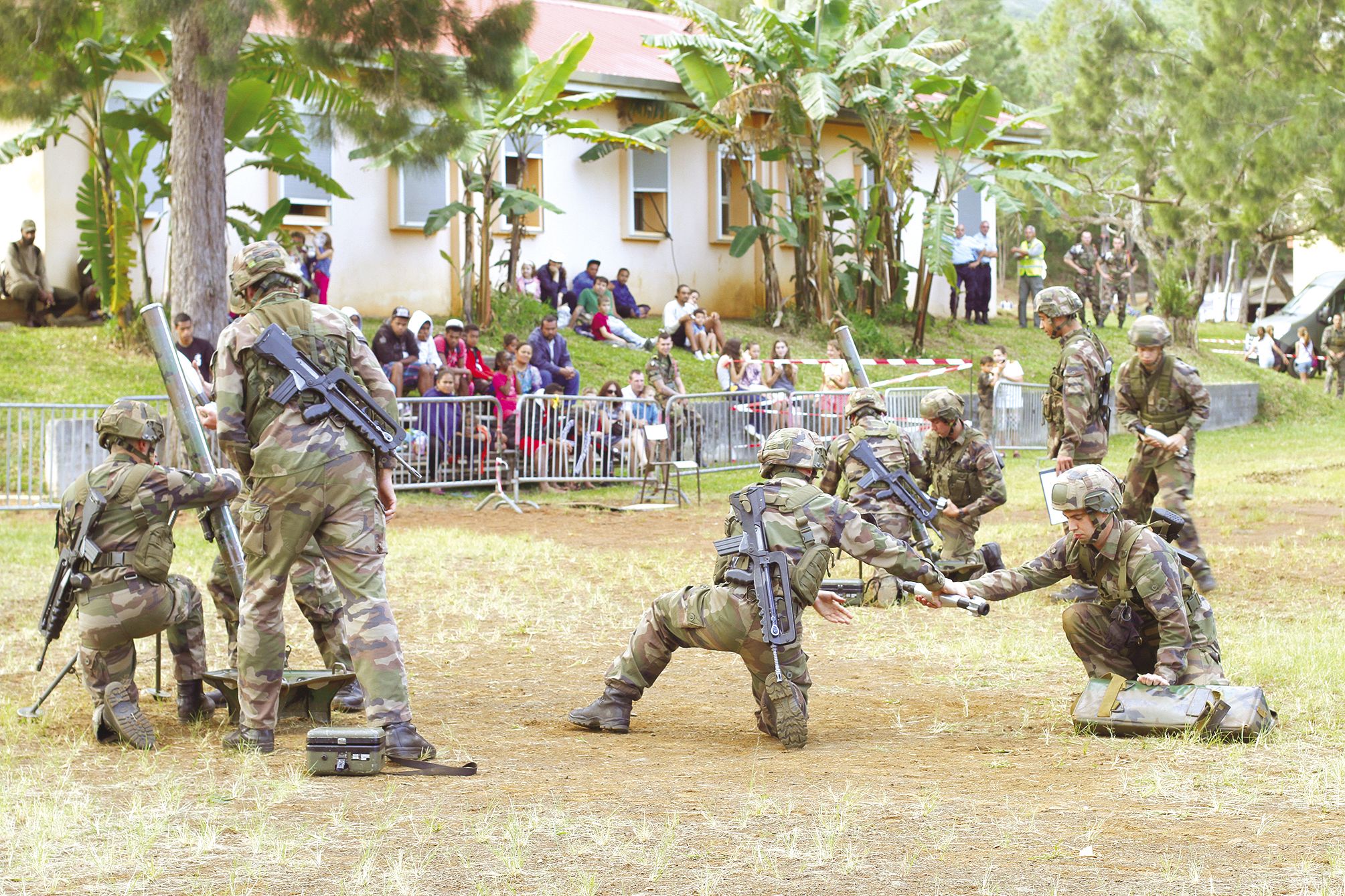 Impressionnantes, les mises en place de mortier seront de retour, samedi et dimanche, au camp de Plum.Photo ArchivesLNC