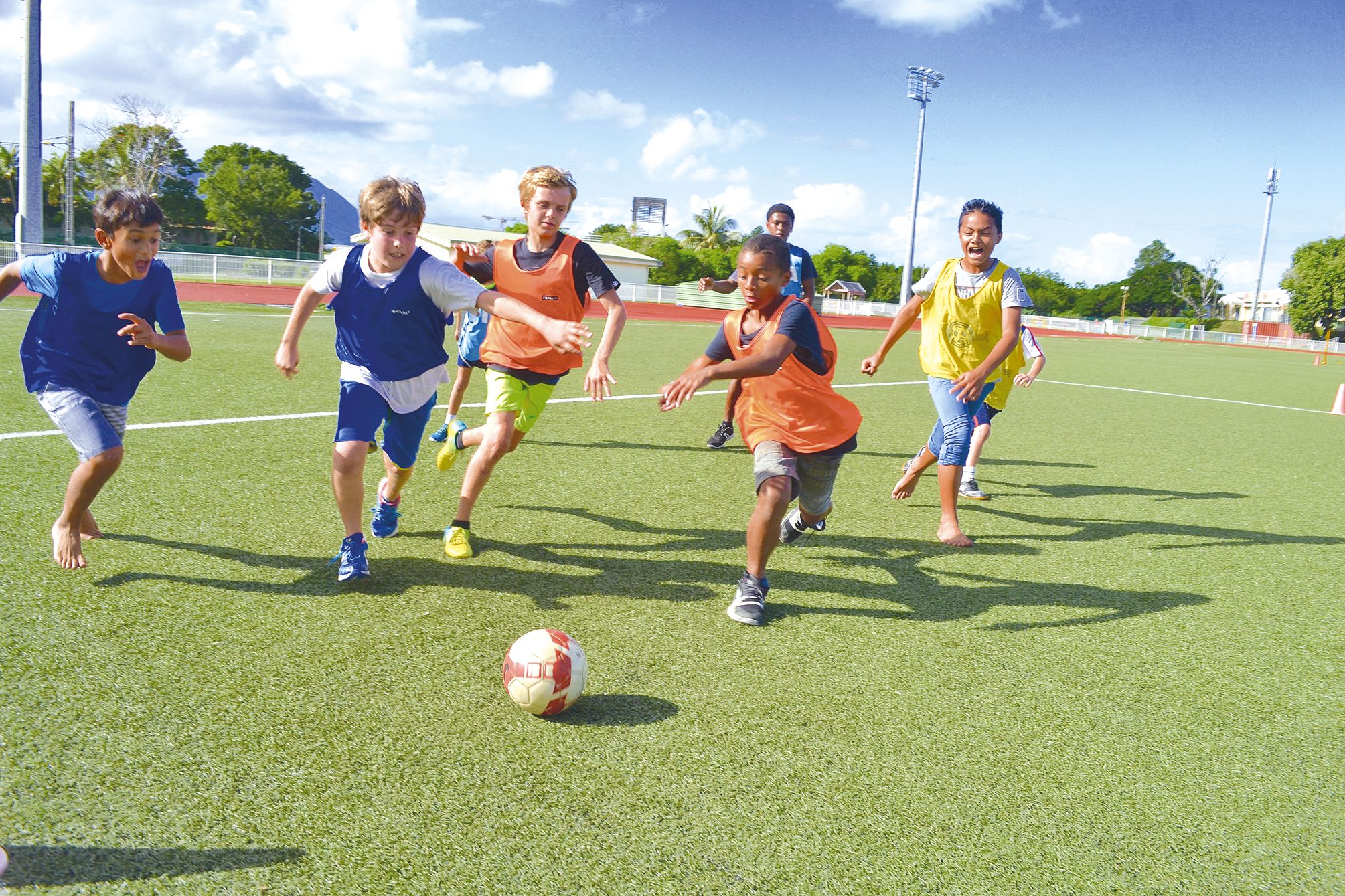 C’est un classique des vacances : la ville proposait au complexe de Boulari, des activités physiques, le matin, et artistiques, l’après-midi. Une soixantaine d’enfants s’en sont donné à cœur joie. « Cela leur permet de découvrir nos infrastructures et les