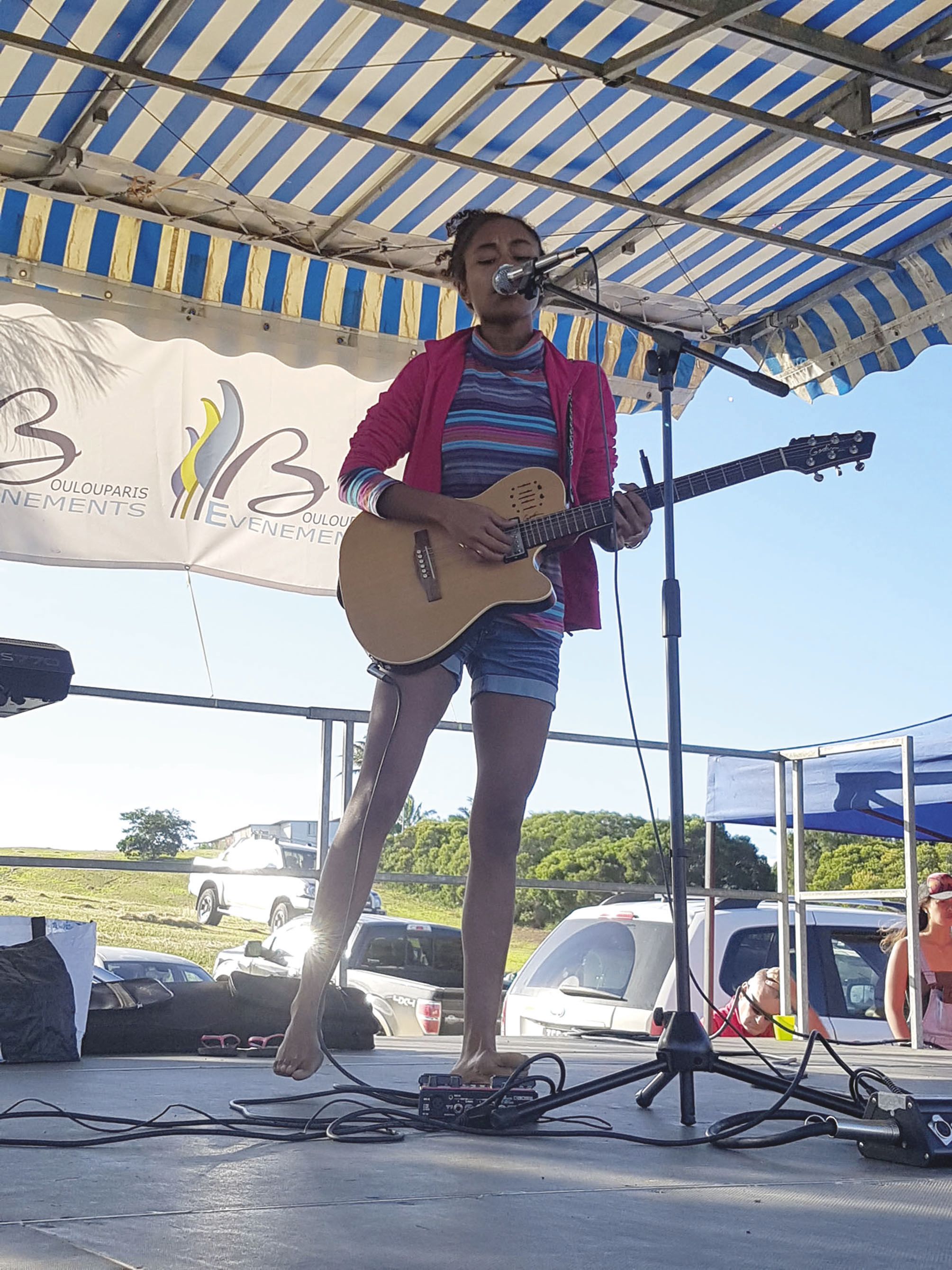 Des animations musicales se sont succédé sur le podium monté pour l’occasion sur la plage de Bouraké.  A l’image des groupes Création, Nemaliste, Vision, mais aussi de Véïma.  La chorale du village, animée par Brigitte Clarisse, a également  fait une démo