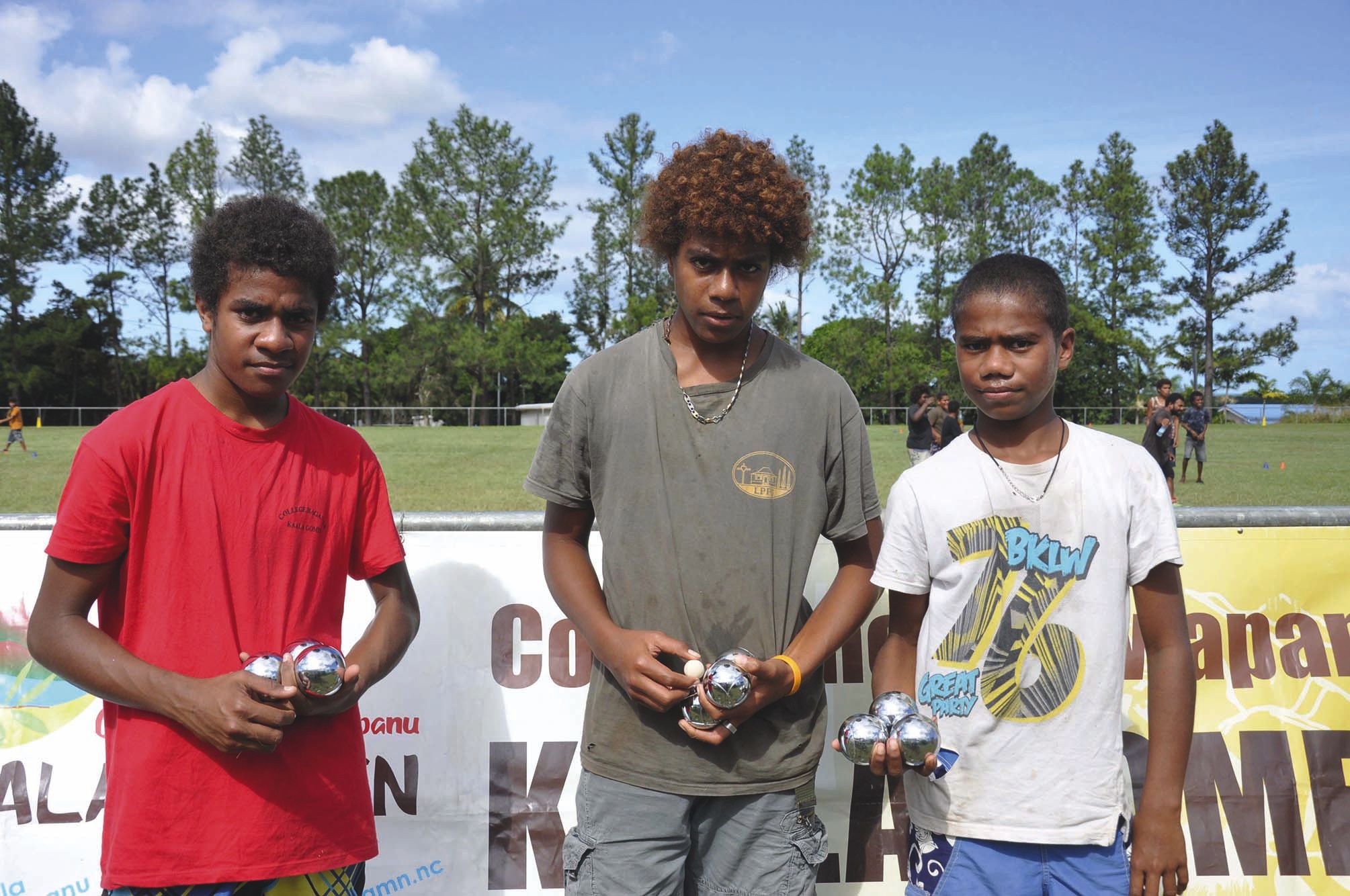 L’équipe de pétanque de Bwapanu sports, composée de Yoran Goatidji, d’Erwan Poymegna, de Mike Girold (absent sur la photo) et d’Alan Teimboanou (remplaçant) est qualifiée pour les finales du district Nord.