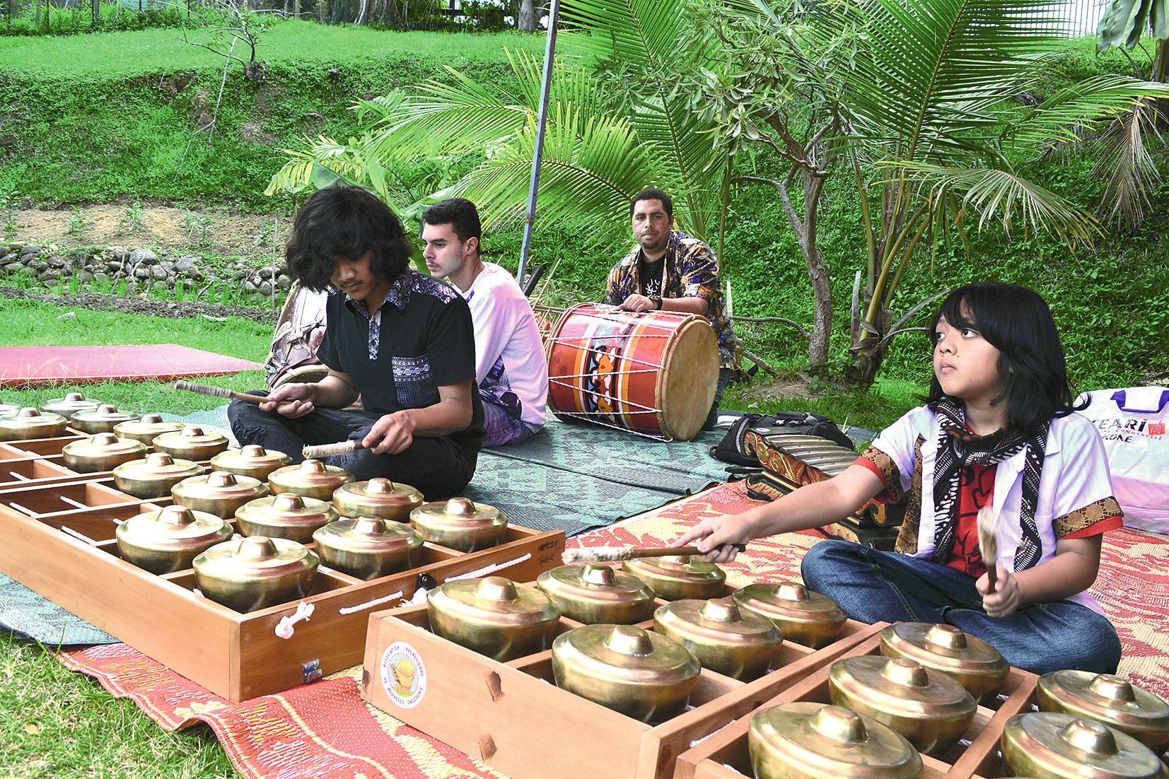 Parmi les nombreux invités, la section musicale de l’Association indonésienne de Nouvelle-Calédonie a proposé un concert de Talempong, un instrument traditionnel de Sumatra. L’occasion pour l’AINC d’annoncer la date de sa prochaine journée culturelle au f
