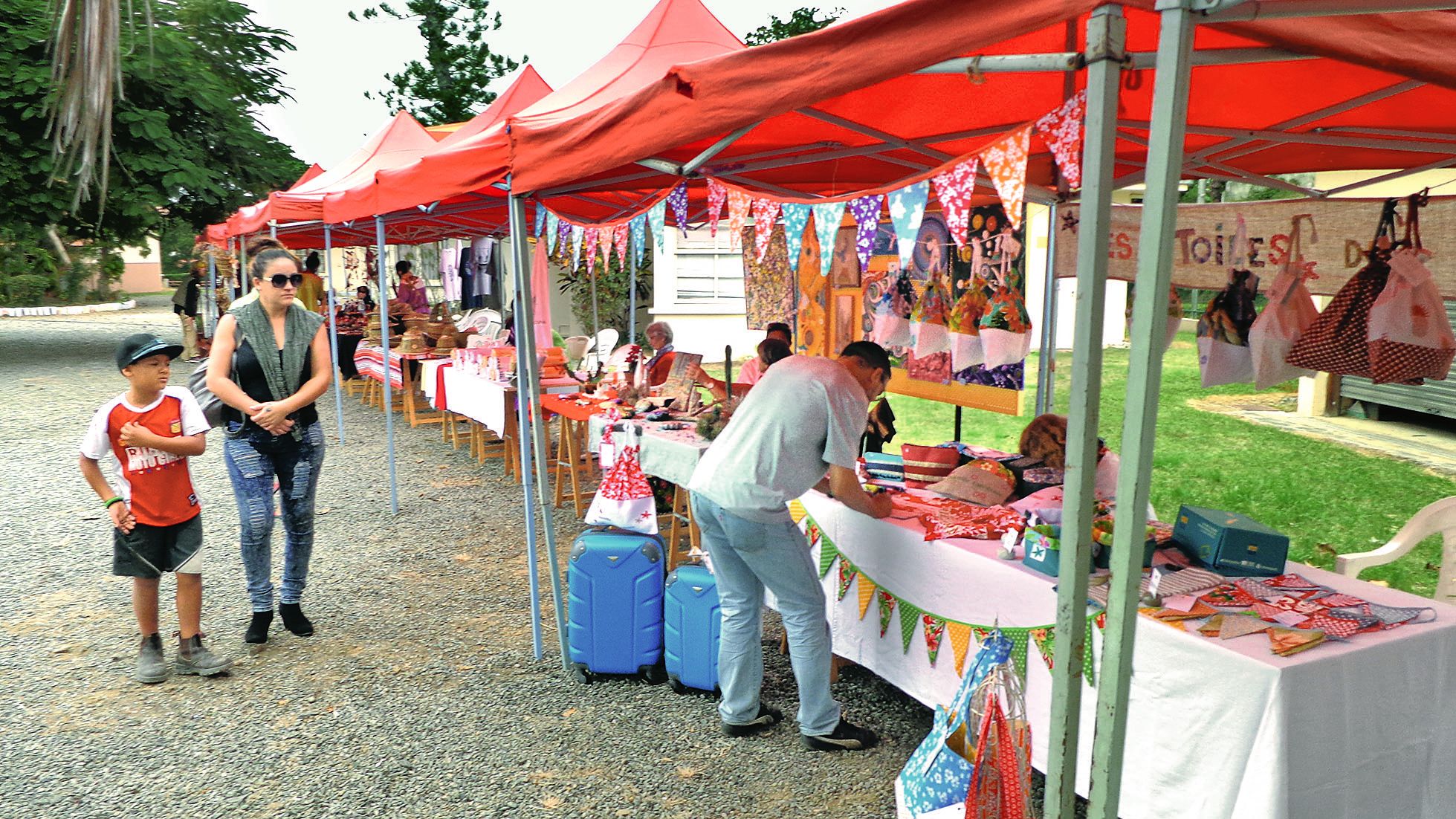 Dimanche, de nombreux artisans locaux sont venus présenter leurs travaux et ont permis aux visiteurs de découvrir des produits réalisés dans la région.