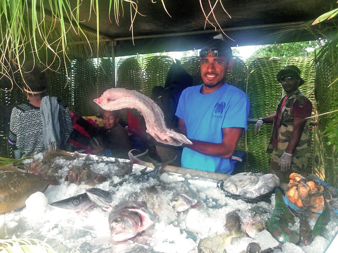 Les pêcheurs d’Unia proposaient un large choix de poissons frais sur leur étal.