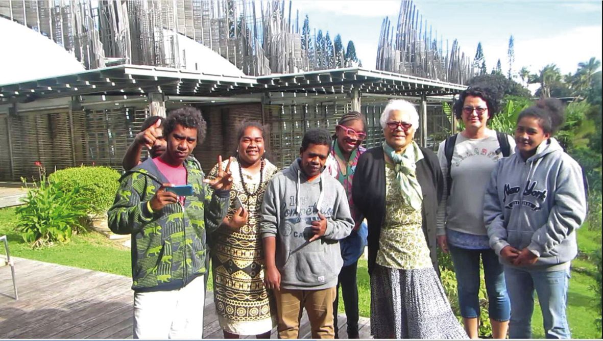 Les élèves ont notamment rencontré Marie-Claude Tjibaou, au centre culturel de Nouméa. Phot C.G