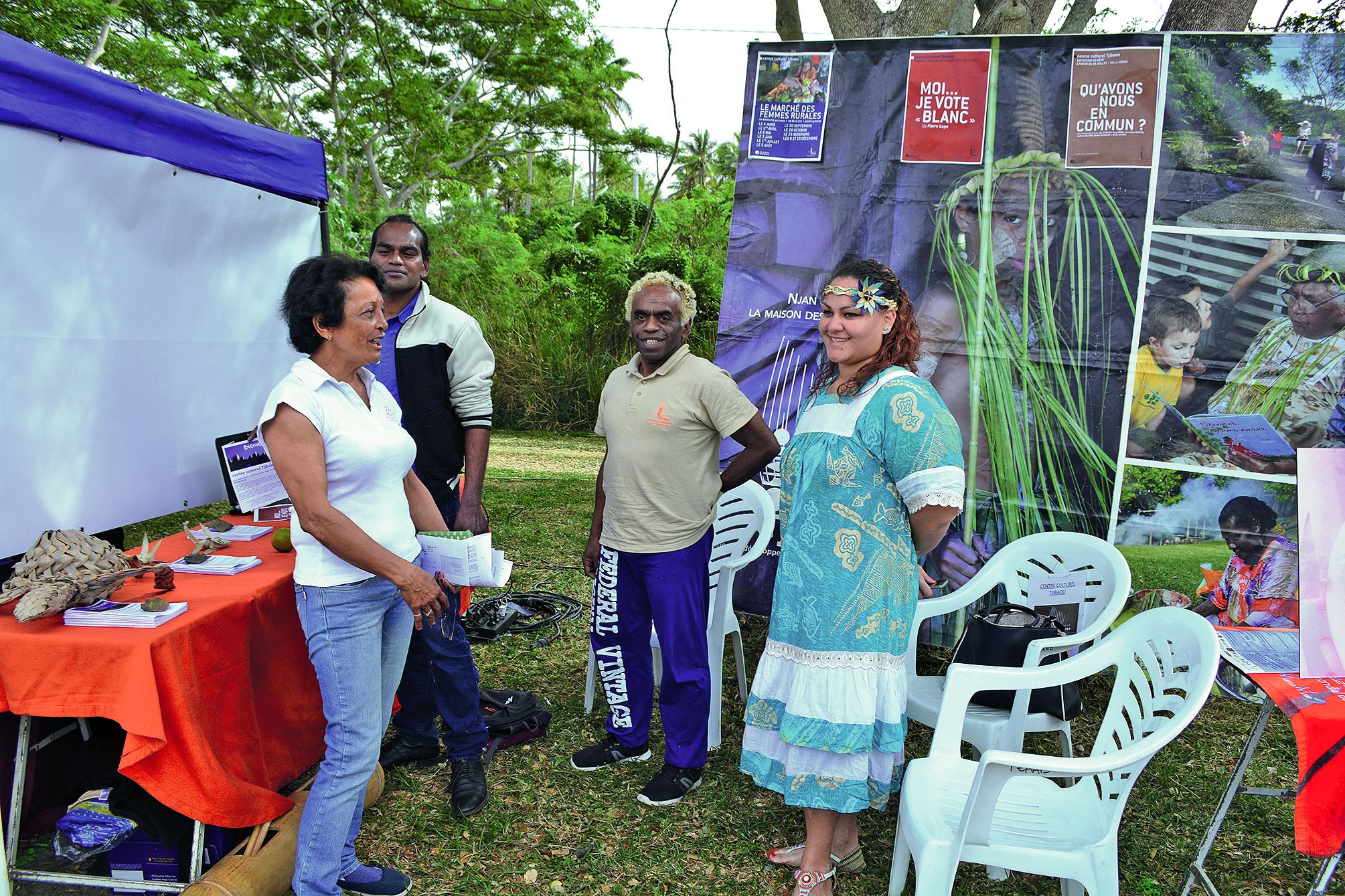 Mylène Aïfa, la présidente de la ZCO (à gauche), ici sur le stand de l’ADCK, s’est félicitée  de l’implication de tous les acteurs de cette journée. « Les quelque cinquante partenaires  sont heureux de montrer leur savoir-faire en matière de protection de