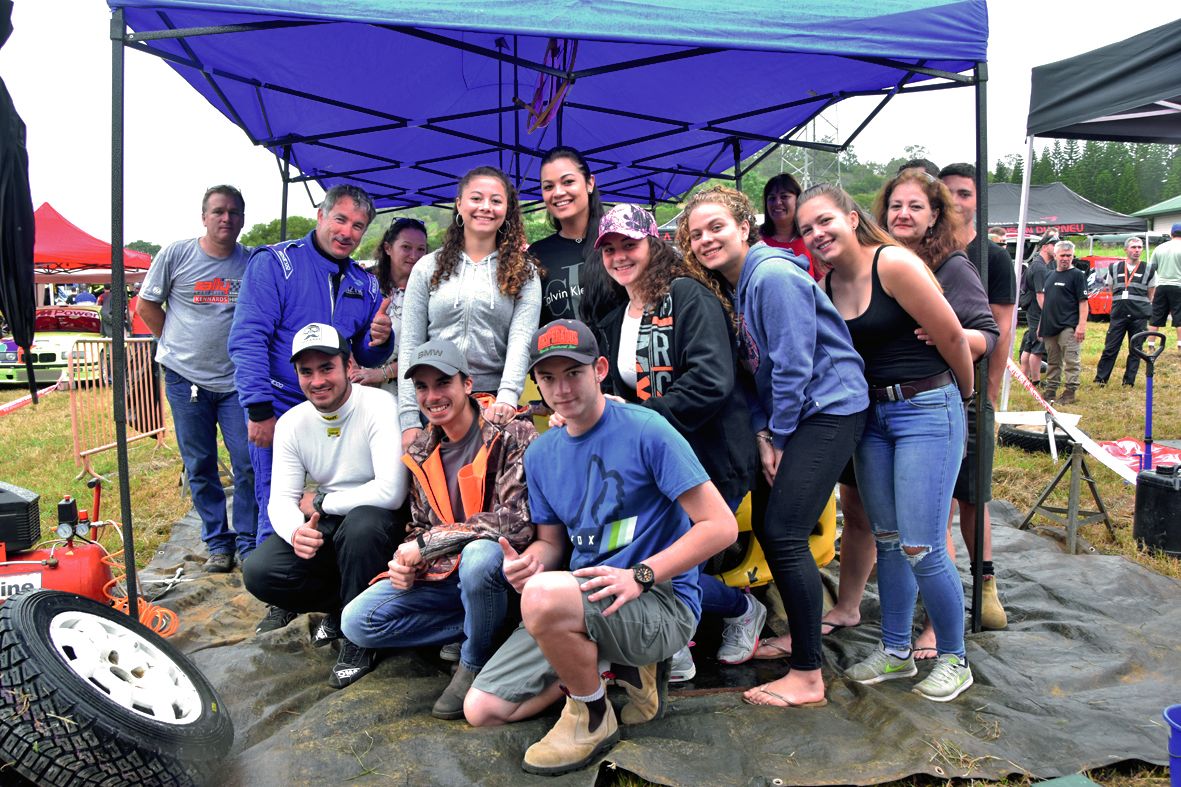 Le clan Creugnet se déplace sur chaque rallye pour soutenir le père et le fils, Eugène et Harry.Photo C.T.