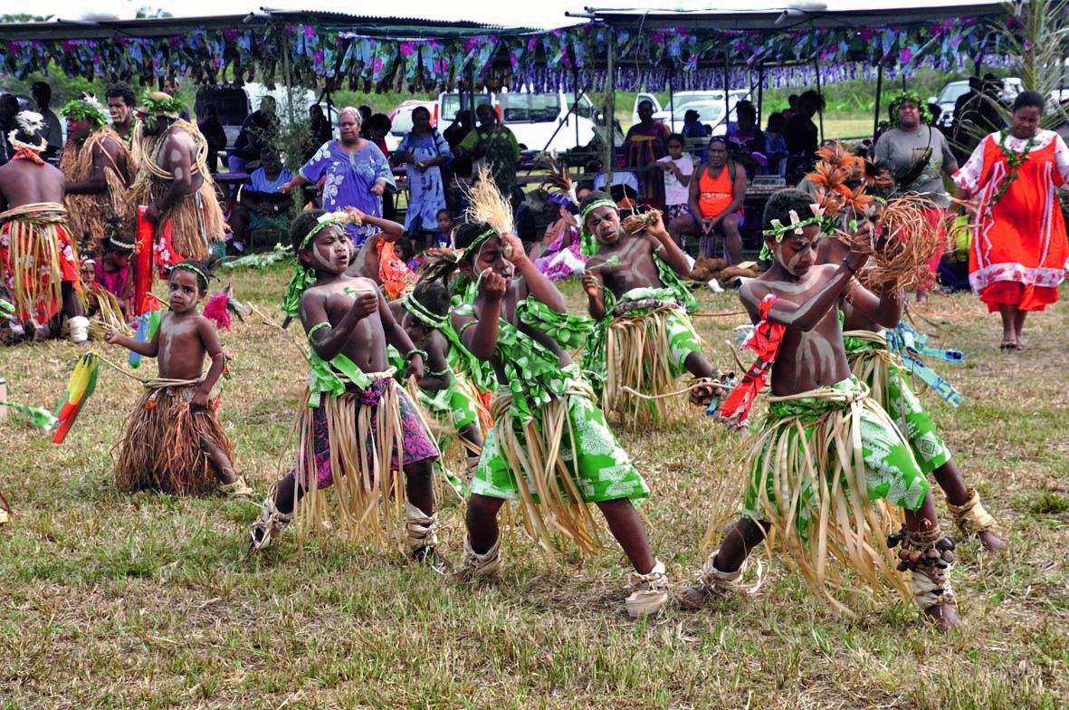 La troupe de danse traditionnelle de la tribu de Wakoné a une nouvelle fois émerveillé touristes et résidents samedi midi.