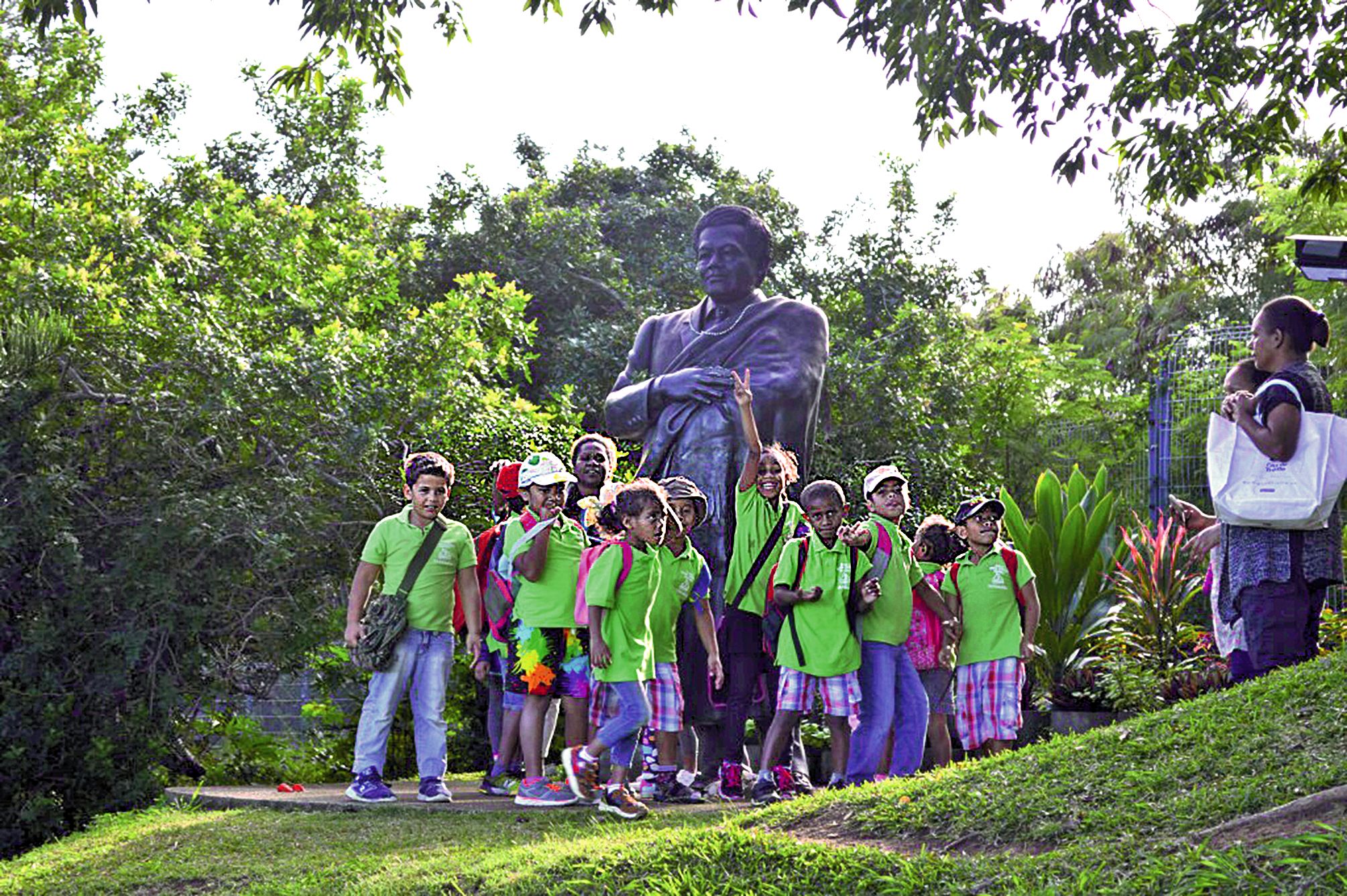Cette sortie coïncidait avec les 20 ans du centre Tjibaou. Ici, la visite du chemin kanak.