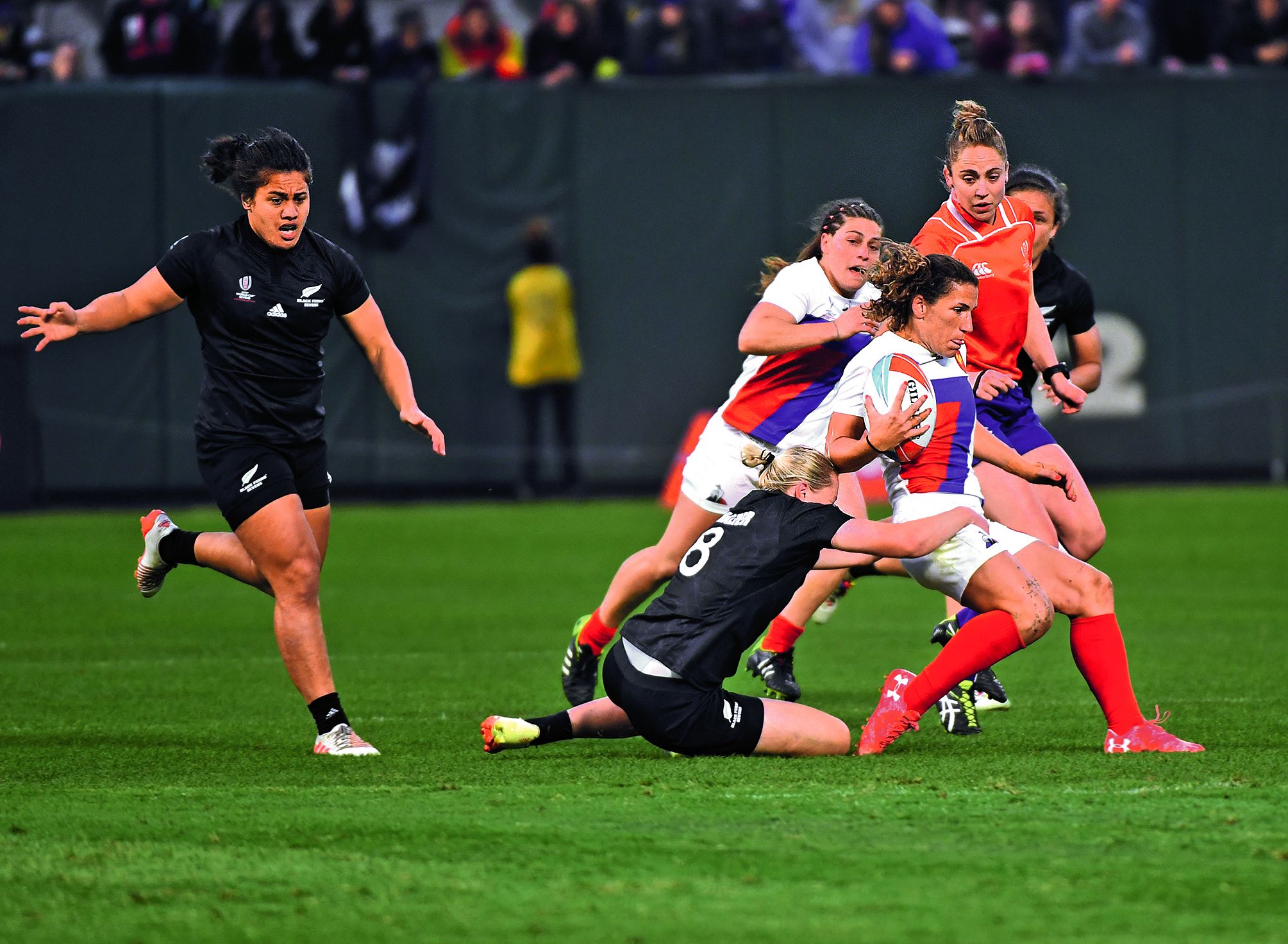 L\'équipe de France féminine de rugby à VII s\'était qualifiée pour la première fois de son histoire pour une finale de Coupe du monde en battant l\'Australie 19 à 12. Ici, contre les Néo-Zélandaises, en finale, samedi, à San Francisco