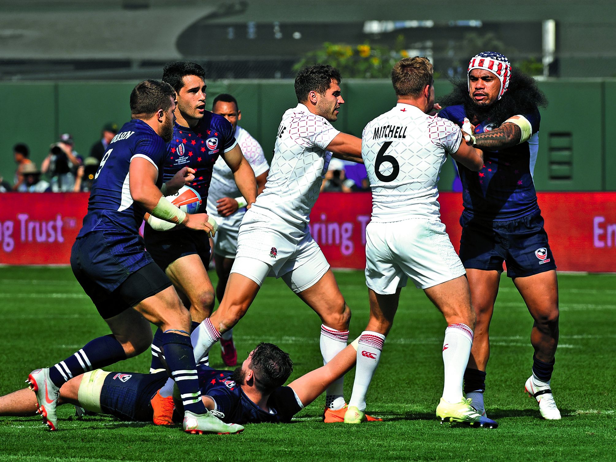 L\' Angleterre a complété le dernier carré de la Coupe du monde masculine de rugby à VII en éliminant les États-Unis, pays-hôte, après prolongation 24-19 samedi en quarts de finale.