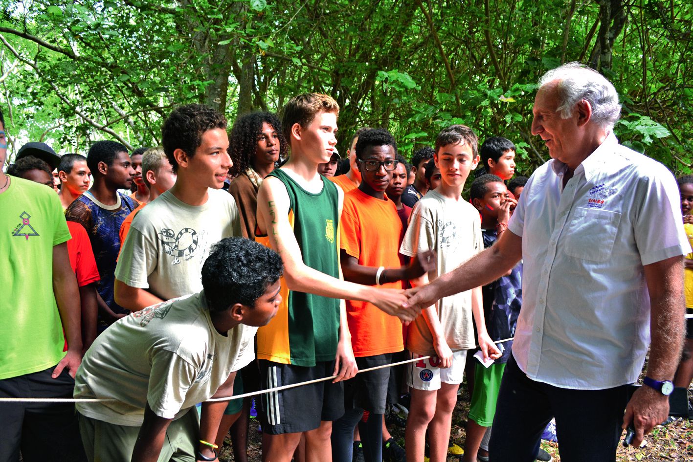 Le vice-recteur Jean-Charles Ringard-Flament a fait le déplacement à Poé pour venir encourager et féliciter les jeunes athlètes pour leur performance.