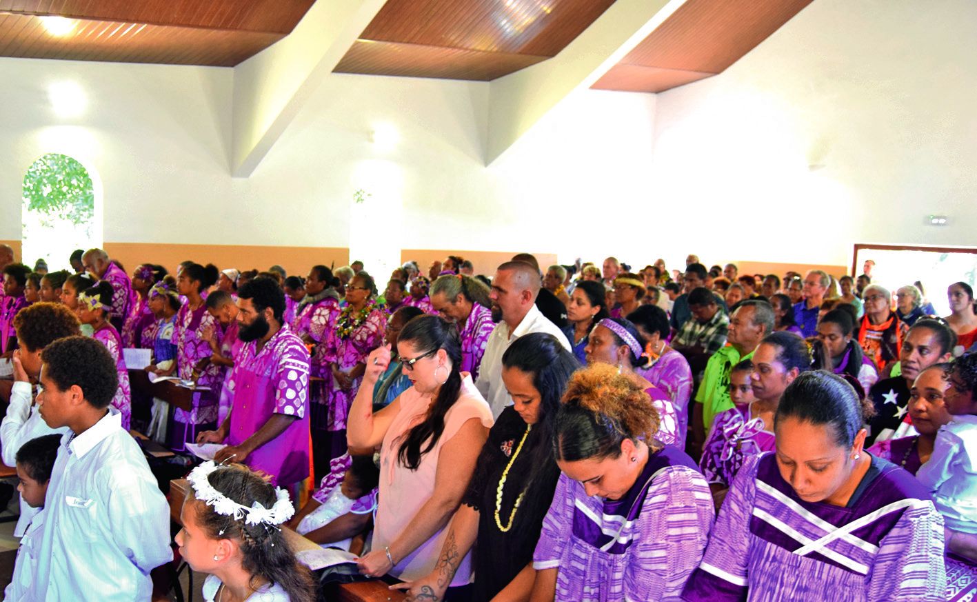 Une centaine de personnes se sont serrées dans la chapelle pour partager leur foi à l’occasion de la messe inaugurale.