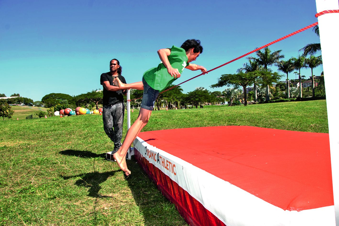 De l’endurance donc, mais aussi des courses d’orientation, du lancer de poids et du saut en hauteur. Face à l’élastique, chacun y est allé de sa technique.