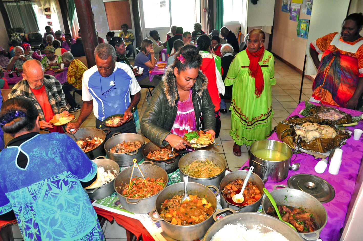 Pendant que se déroulait  un concert offert par le centre culturel, en extérieur,  un grand repas a été proposé par la commune pour clôturer la cérémonie. L’occasion pour tous d’échanger  et de se souvenir.
