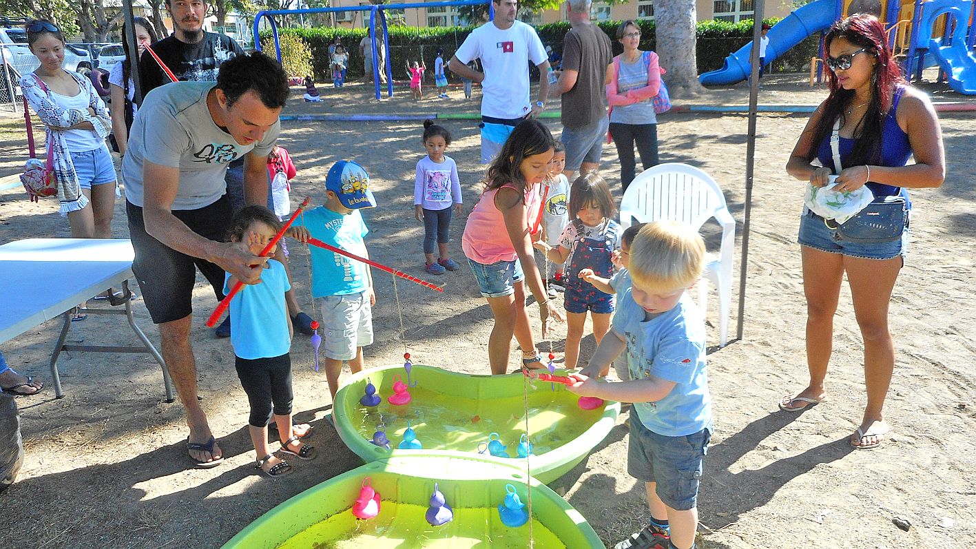 La pêche à la ligne a une nouvelle fois émerveillé les enfants, qui se sont concentrés  pour attraper le poisson et gagner ainsi un petit cadeau.
