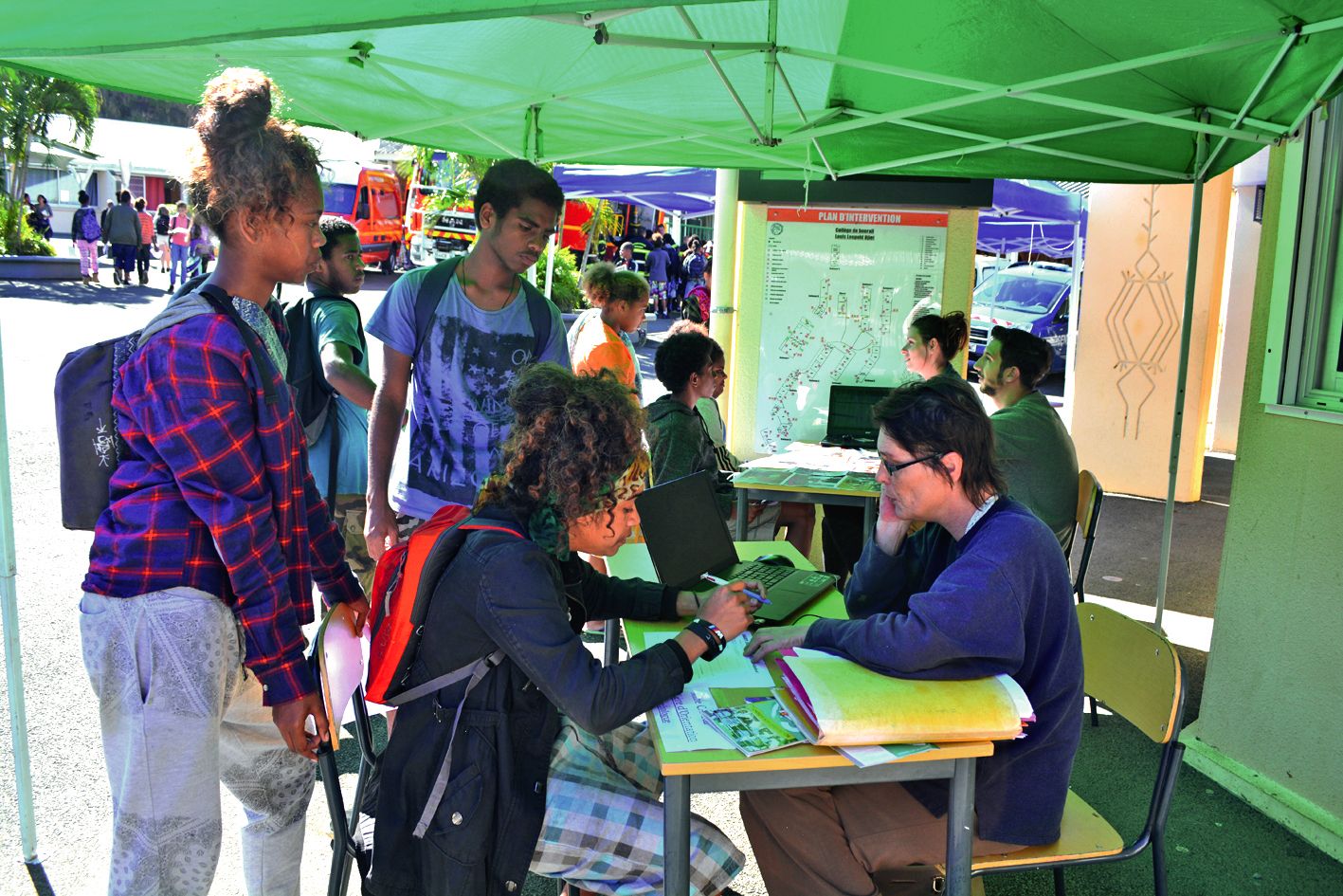 Le stand de Marie-Hélène Carre, conseillère d’orientation psychologue, n’a pas désempli.  De nombreux jeunes ont profité de ses précieux conseils pour affiner leur projet de poursuite d’études pour l’année prochaine.