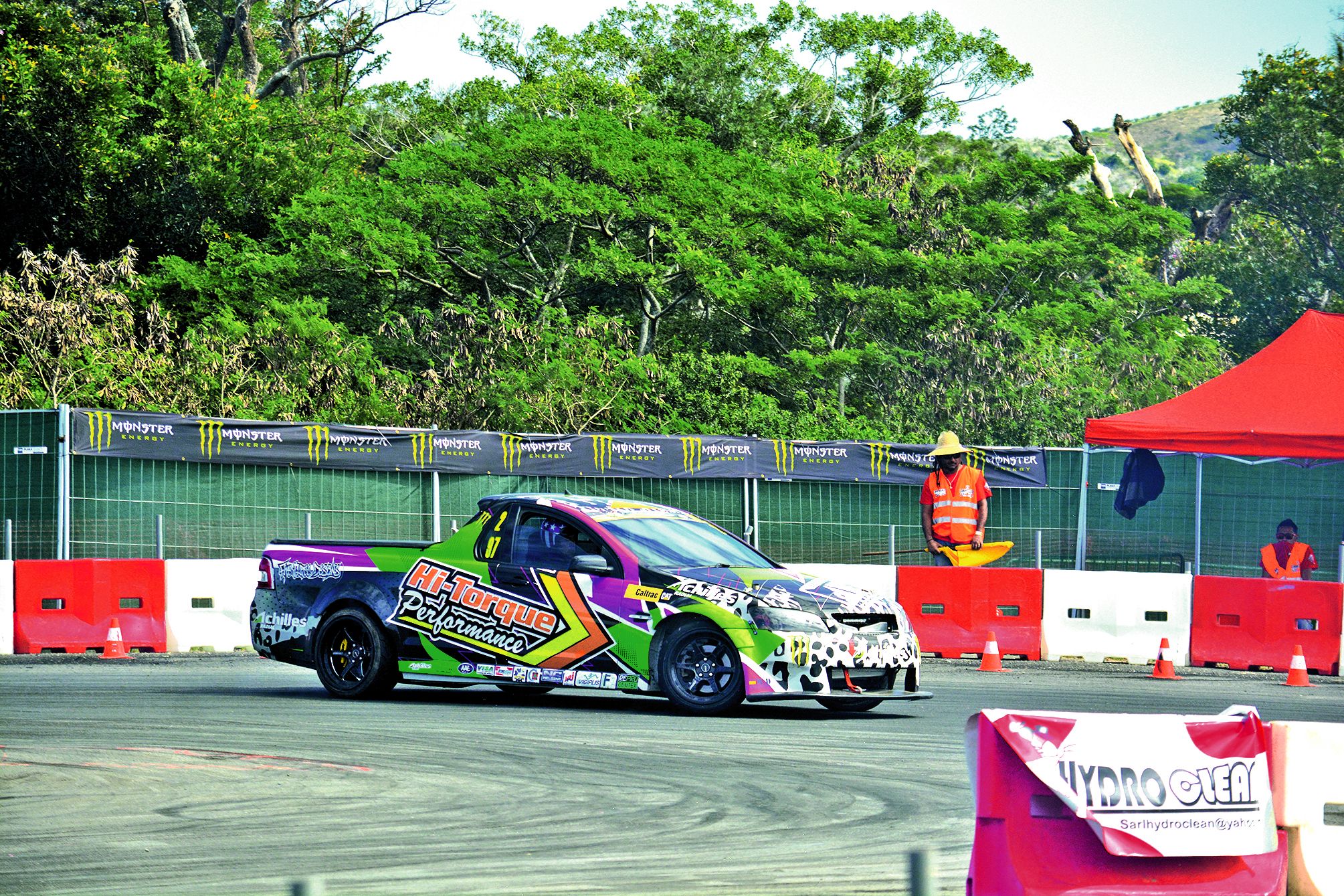 La Holden Ute SS 2007 V8 bi-turbo conduite par John Bourgade avec ses 800 chevaux, le bolide le plus puissant de cette deuxième manche, a fait sensation.