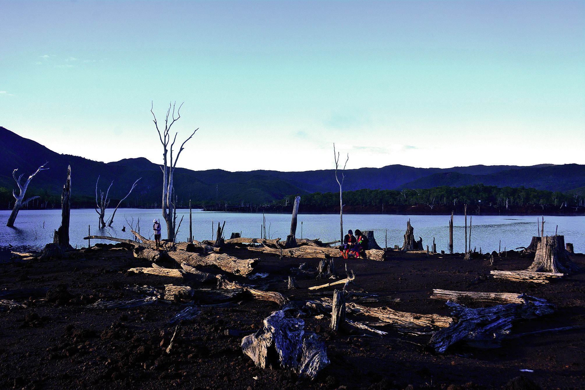 Les bénévoles d’Enercal attendaient les coureurs du 10 km avec des fruits coupés, un t-shirt et une bonne dose de bonne humeur