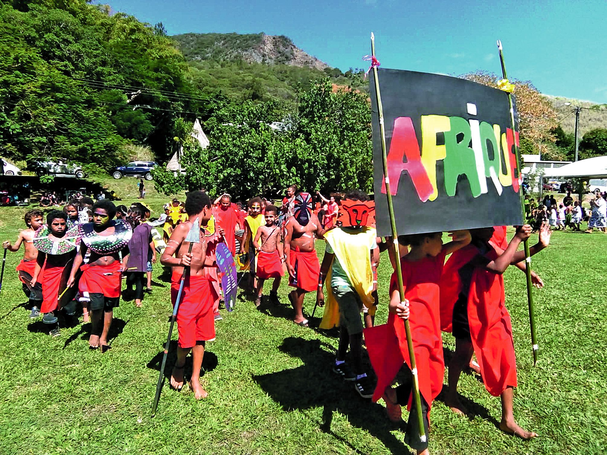 Les enfants ont proposé des danses, des chants et des stands de nourriture avec les spécialités de chaque pays représenté.