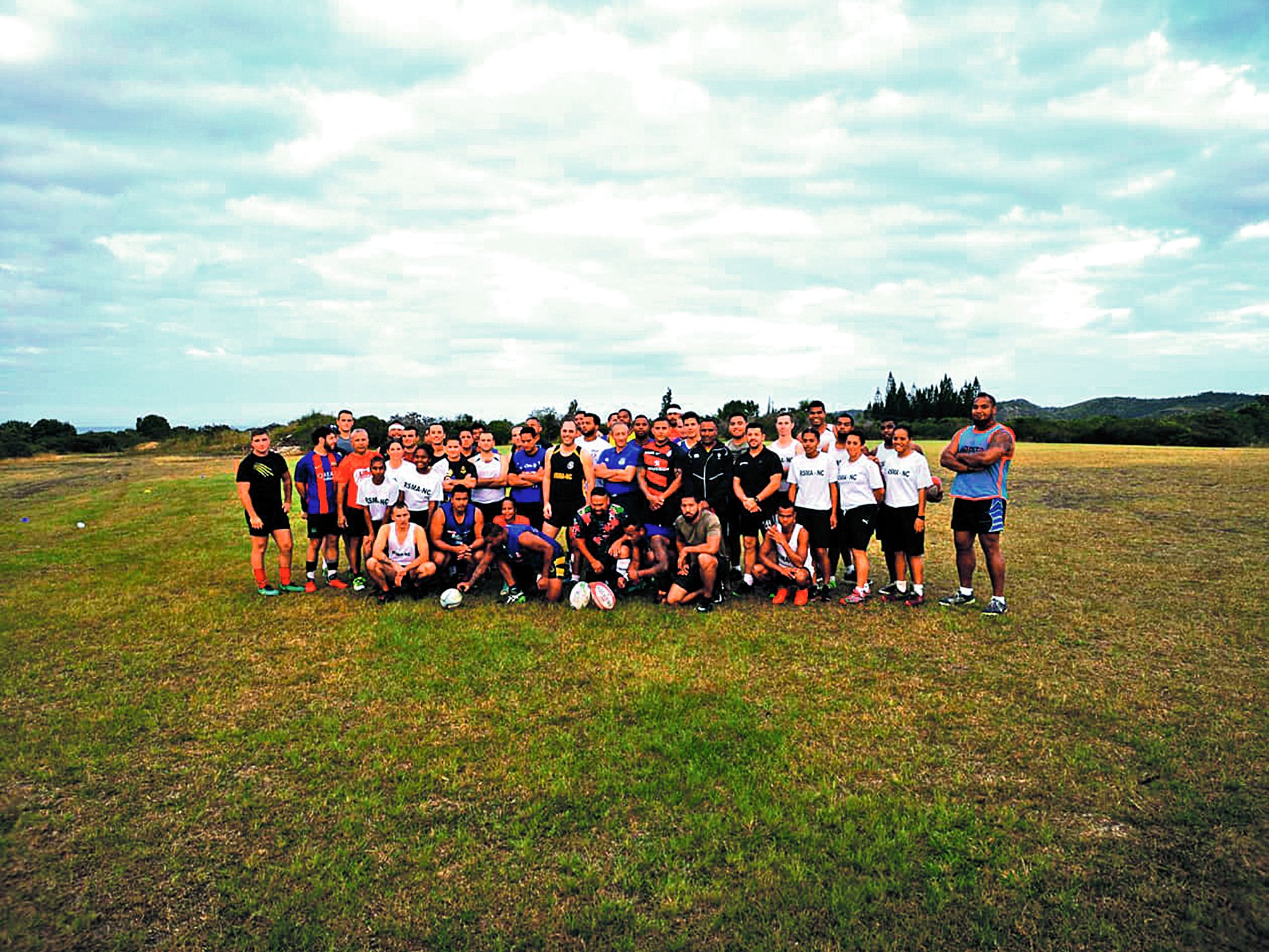Séance d’entraînement et rencontre amicale avec leurs homologues du RSMA. Logés au régiment, c’est sur ce terrain de sport qu’ils se sont entraînés et se sont livrés à cœur joie à des rencontres amicales.