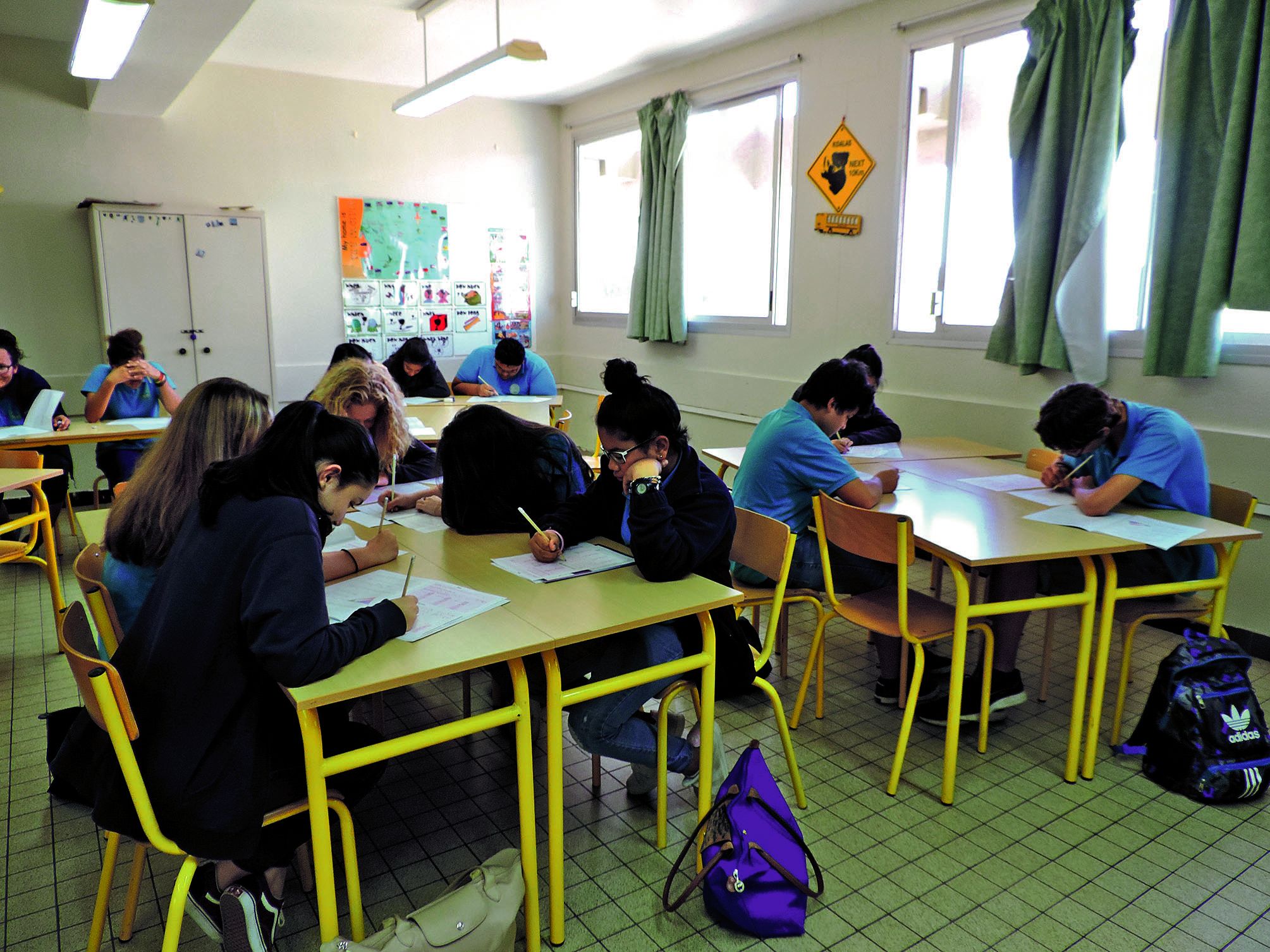 Tous concentrés sur l’épreuve, 450 collégiens de Baudoux, de la cinquième à la troisième, se sont creusé les méninges.Camille Tyrou