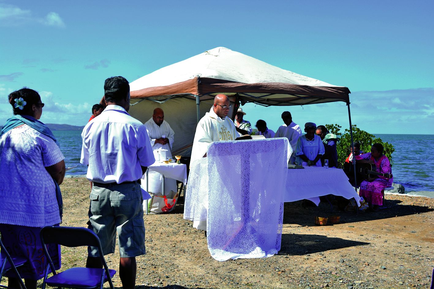 Pour la deuxième année consécutive, c’est le révérend père Jean-Patrick Kaléga qui a célébré la messe au bord de l’océan.