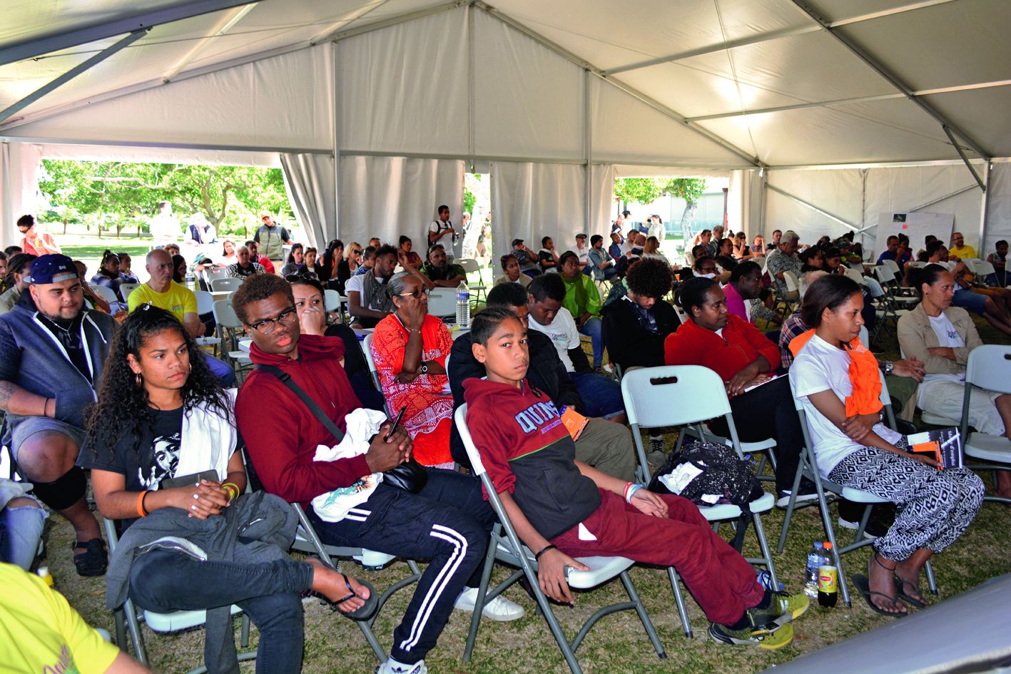 Jeunes et adultes réunis au CAP de Poé ont planché sur le futur plan jeunesse de Nouvelle-Calédonie. photo N.B.