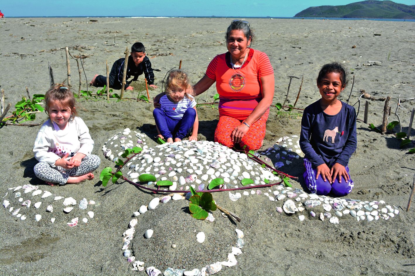 Mardi dernier c’était journée à la Roche-Percée. L’occasion de construire des châteaux ou de réaliser des œuvres en sable telles que cette tortue grosse tête que les enfants ont baptisé « Lulu la tortue ».